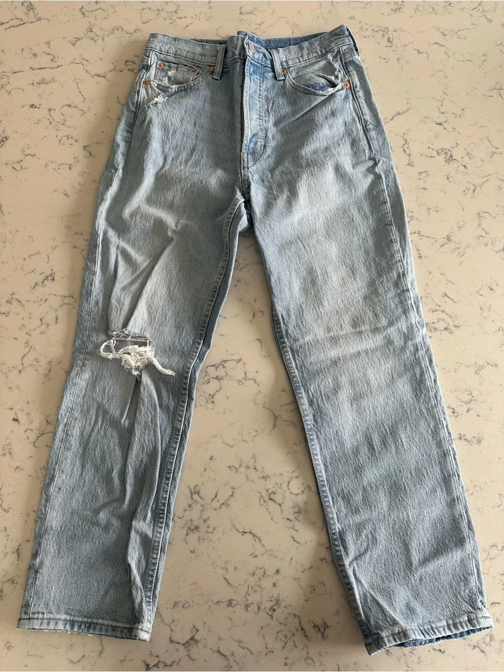 GAP Light Blue Straight Women’s Jeans with Knee Rip